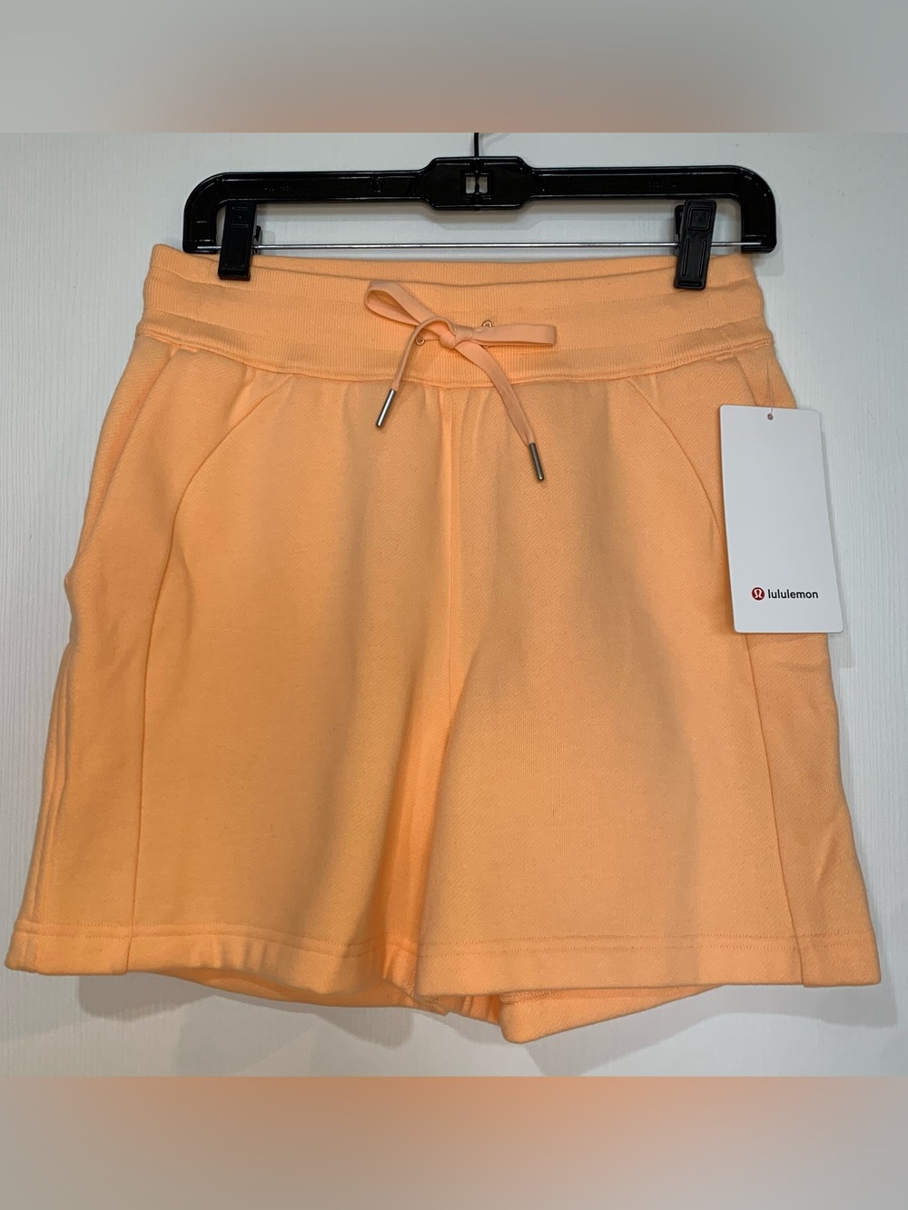 lululemon NWT 6 Peach Scuba High Rise  Relaxed Fit Athletic Shorts.